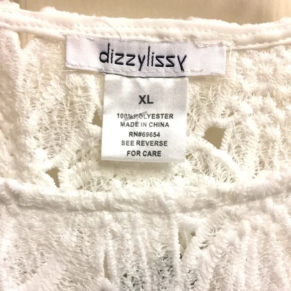 ‘NWT’ FLORAL CUT-OUT WHITE TOP - Picture 3 of 8